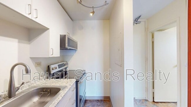 Building Photo - 1560 Thurston Ave