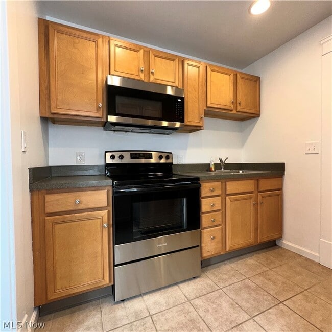 Building Photo - 1275 Clifton Prado