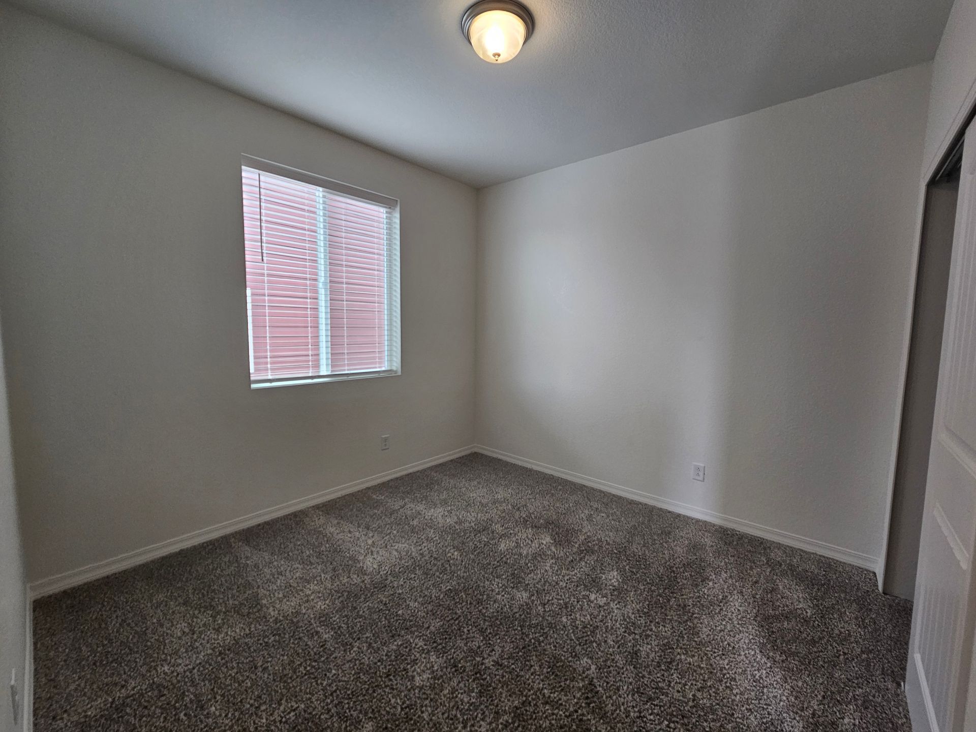 Building Photo - 10450 Summer Ridge Dr