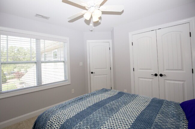 Building Photo - "Spacious 4-Bedroom Gem with 2.5 Baths at ...