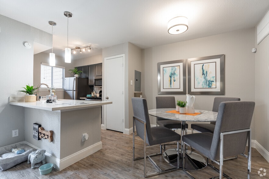 1.5BR, 1BA - 790SF - Dining Room - Flintridge Apartments