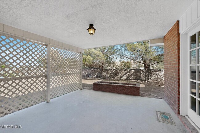 Building Photo - 7419 Mission Viejo Dr