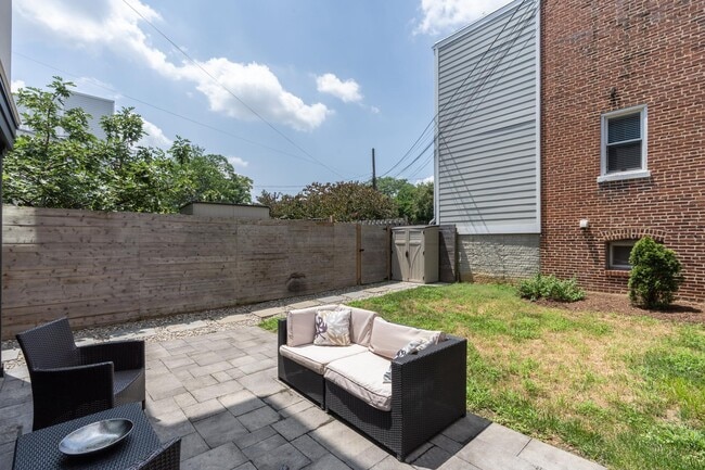 Building Photo - 103 17th St SE