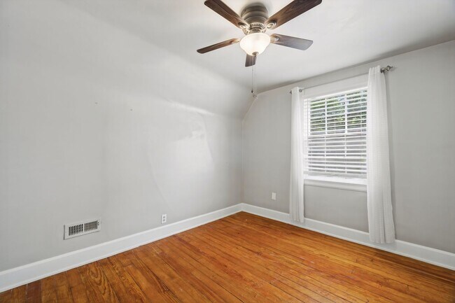 Building Photo - 305 Palen Ave
