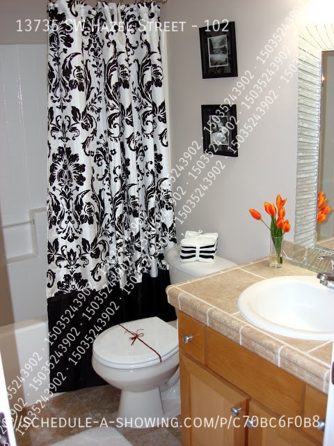 Building Photo - 13735 SW Hazel St