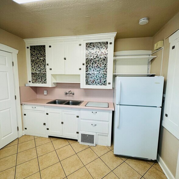 Building Photo - 732 S 900 E