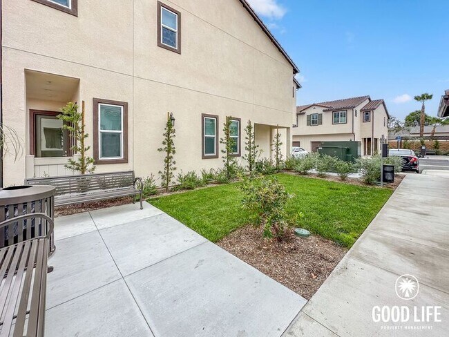Building Photo - 7006 Solara Wy