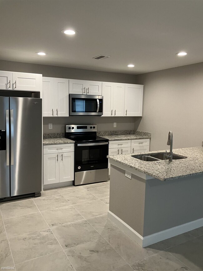 Building Photo - 3 br, 2 bath Duplex - 127 Boundary Bouleva...