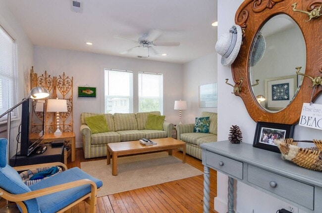 Building Photo - 8 Sunset Ave