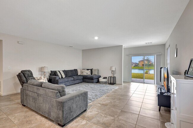 Building Photo - 10771 SW Cremona Way