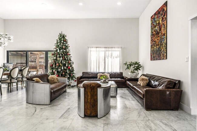 Building Photo - 513 Leslie Dr