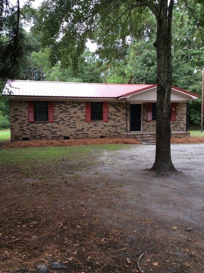 Building Photo - 3 Bedroom Brick Home
