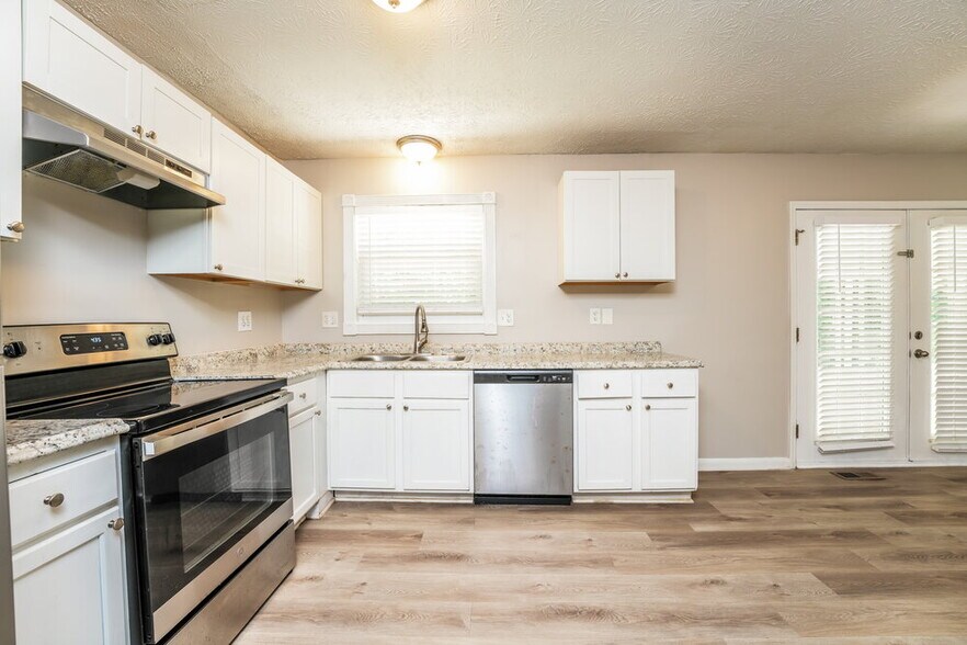 Building Photo - 303 Mercer Dr