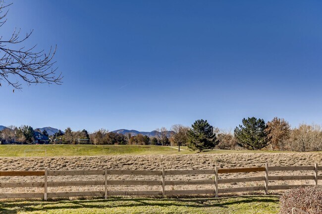 Building Photo - SW Littleton 3BR / 2BA Ground-Level Condo with Park Views!