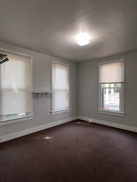 Building Photo - 500 N Institute Pl