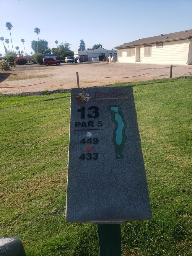 Building Photo - 3 bd 2 bath Golf Course Living