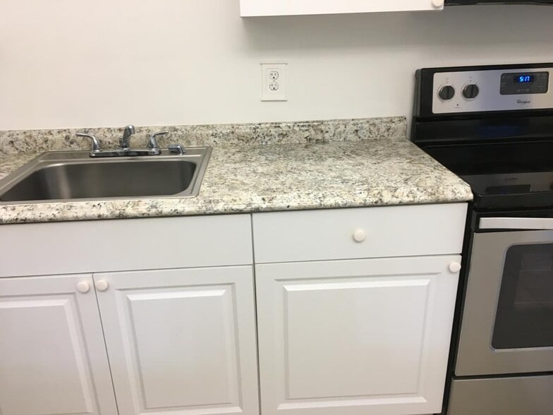 Building Photo - 2217 SE 4th St