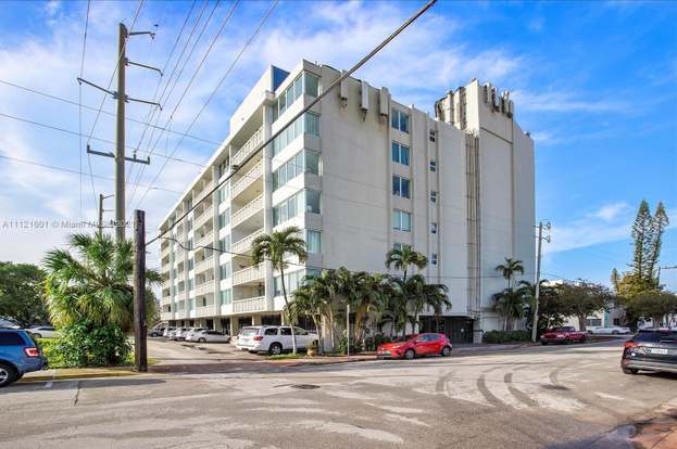 Building Photo - 8233 Harding Ave