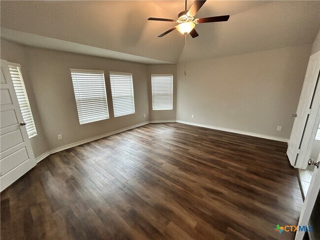 Building Photo - 724 Stonemanor