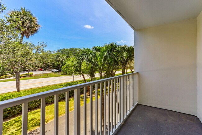Building Photo - 950 Ponce De Leon Rd