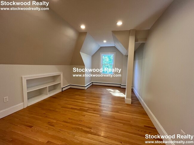 Building Photo - 90 Lyndhurst St