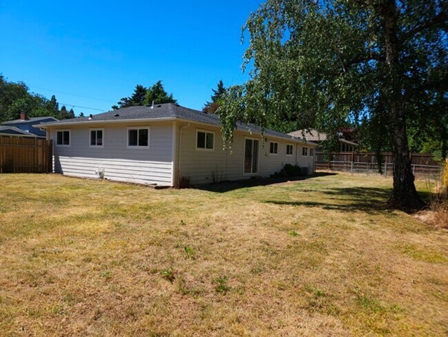 Building Photo - 3Bd/2.5Ba Single Story Home-For viewing!
