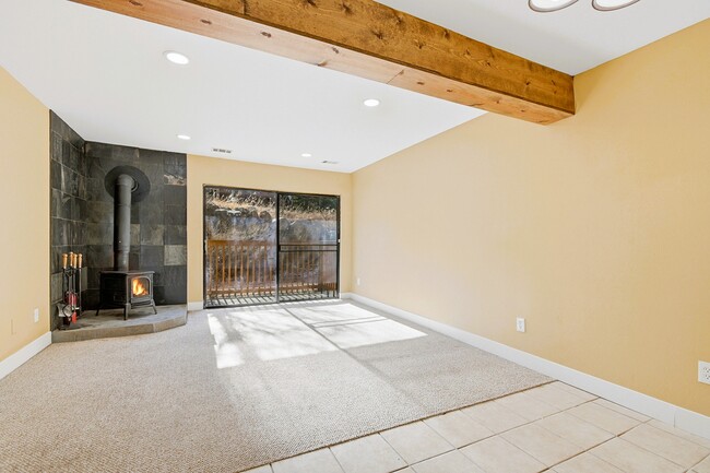 Building Photo - 1901 Clear Creek Dr