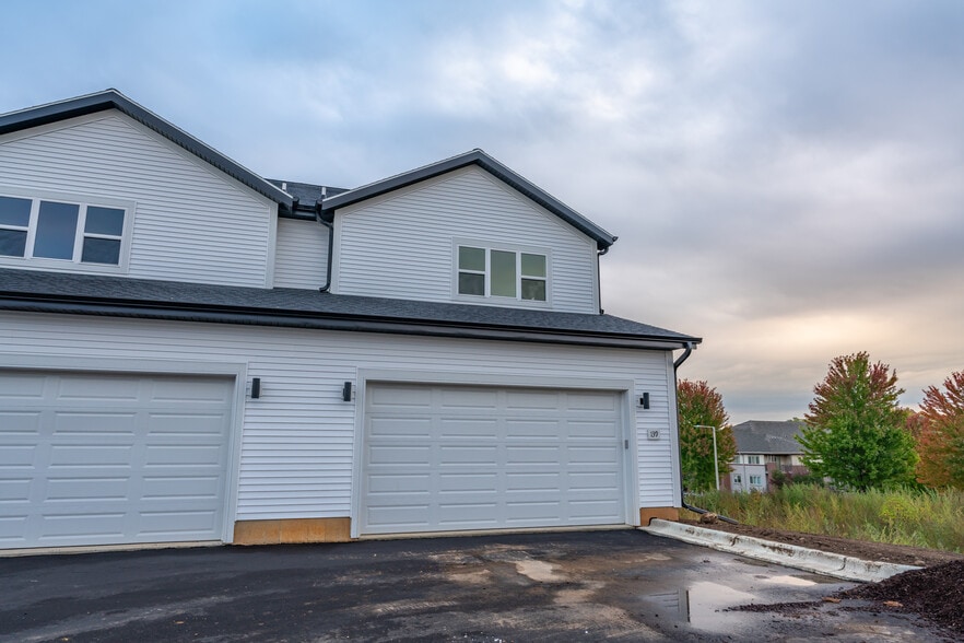 Building Photo - 113 Prairie Heights Dr