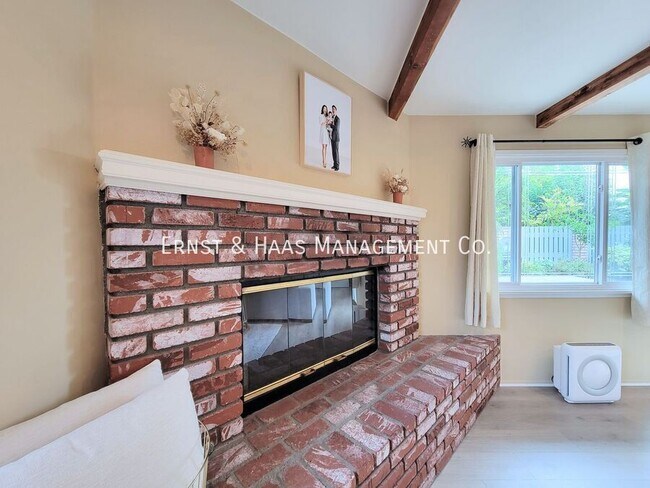 Building Photo - 2054 Pattiz Ave