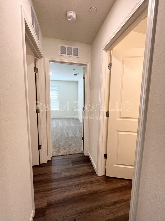 Building Photo - 4075 Cinnabar Ct