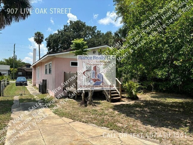 Building Photo - 907 Live Oak St