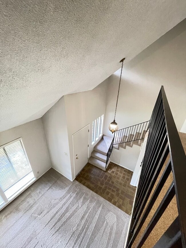 Building Photo - 6531 Lake Park Dr