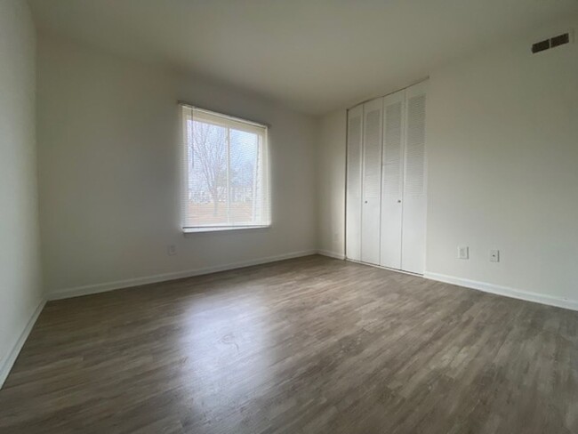 Building Photo - High Meadows - Spacious 2 bed, 1.5 bath Ga...