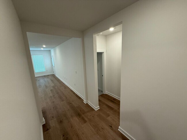 Building Photo - Free Wi-Fi for the first year! 4 Bed/2 Bat...