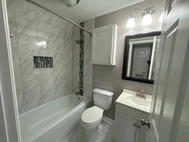 Building Photo - Newly Renovated Home in a Prime Location!
