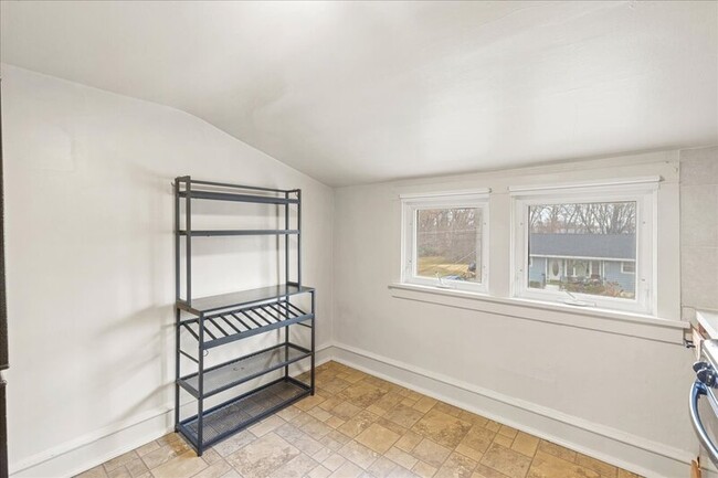 Building Photo - 139 Leona Ave