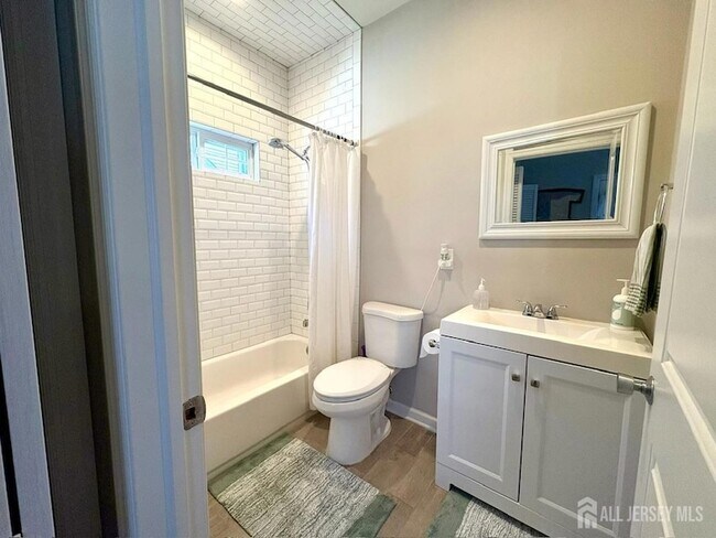 Building Photo - 39 Caldwell Rd