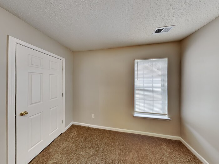 Building Photo - 3428 Ann Franklin Ct