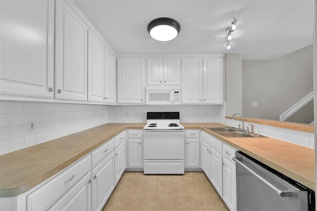 Building Photo - 187 Binnacle Ct