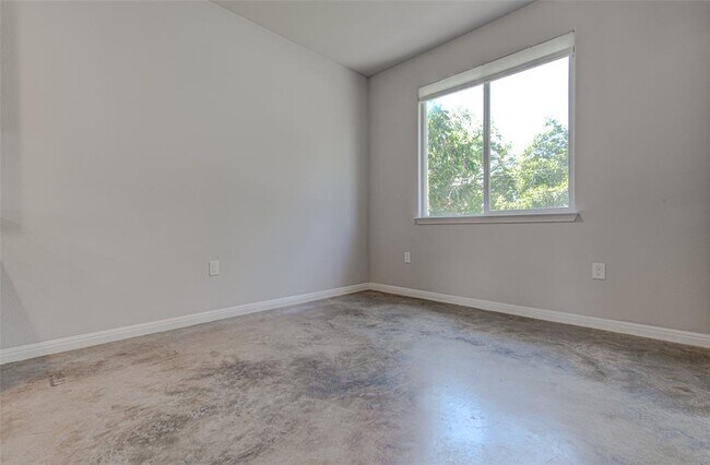 Building Photo - 1123 Walton Ln