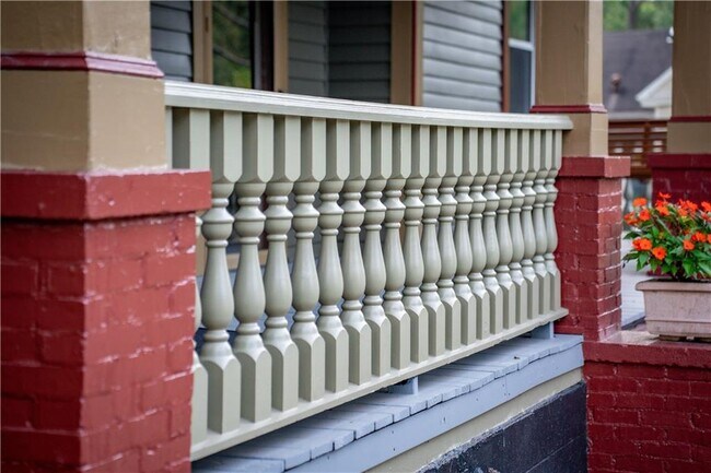 Building Photo - 152 Rivertown Rd