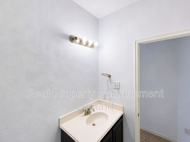 Building Photo - 5729 Knox Dr