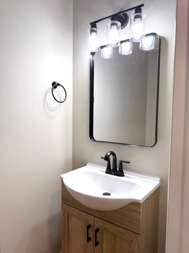 Building Photo - 511 Glenstone Springs Dr