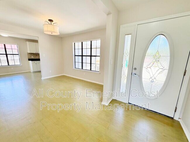 Building Photo - 710 Swan Ln