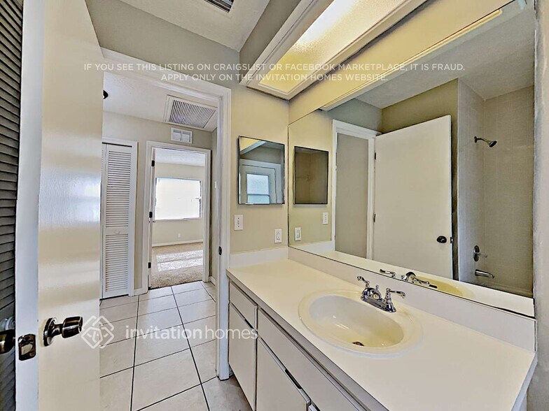 Building Photo - 3811 Northridge Dr