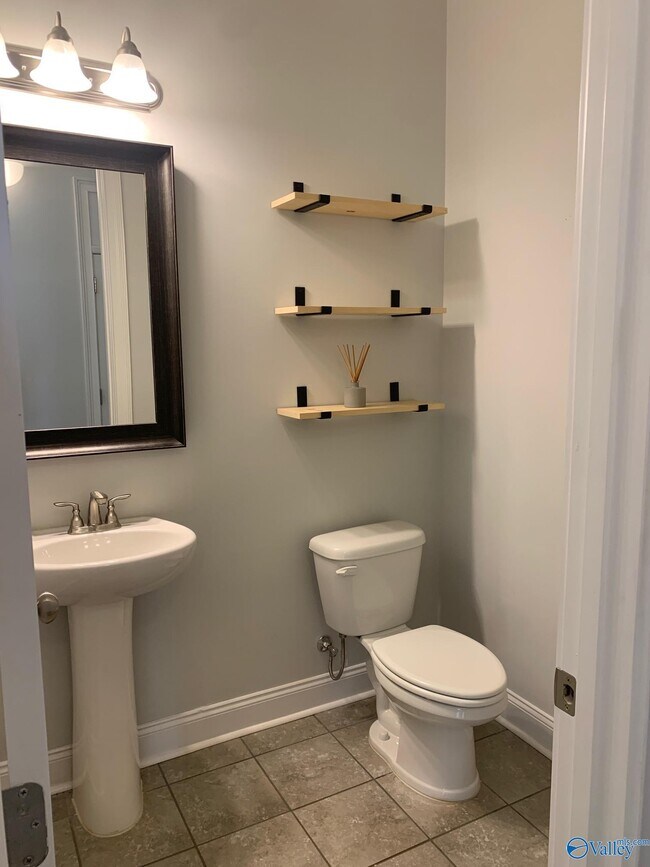 Building Photo - 22883 Ledges Dr