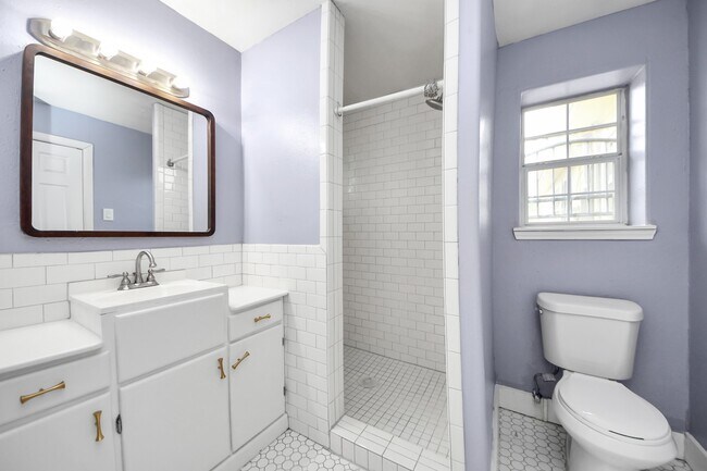 Building Photo - 7722 Elm St