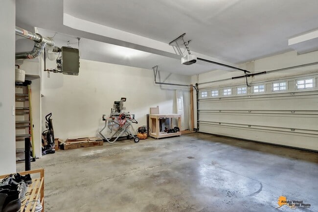 Building Photo - Stunning 3 Bedroom Home in East Anchorage with Garage