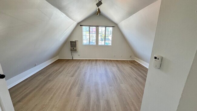 Building Photo - 459 N Alfred St