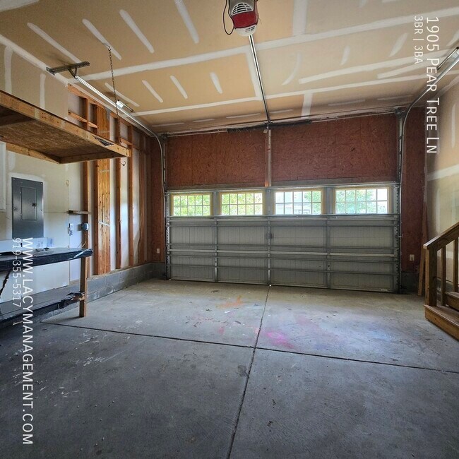 Building Photo - 1905 Pear Tree Ln